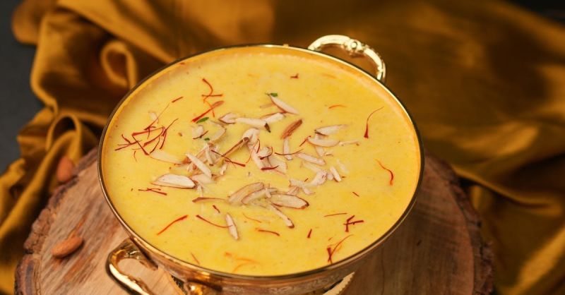 Soubor:109 Šafránová polévka s mandlemi.jpg