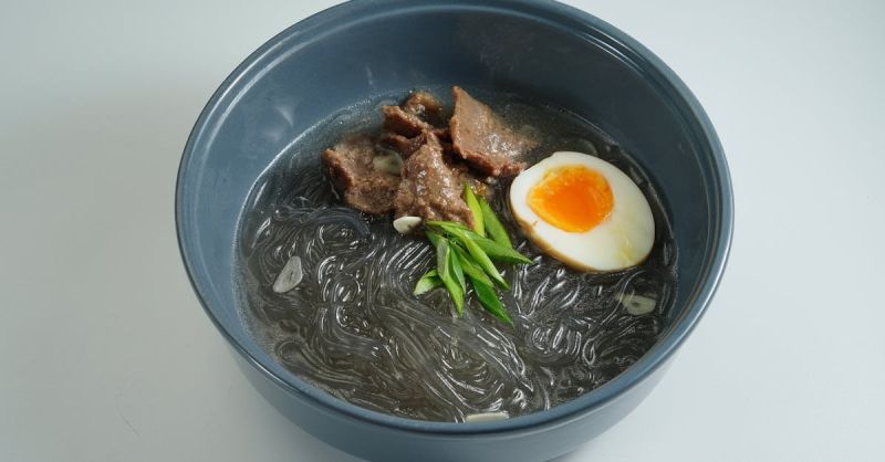 Soubor:140 Hovězí polévka se svítkem.jpg