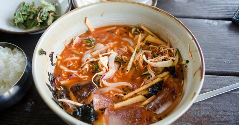 Soubor:192 Studená okurková polévka s květy šalvěje sličné 3.jpg