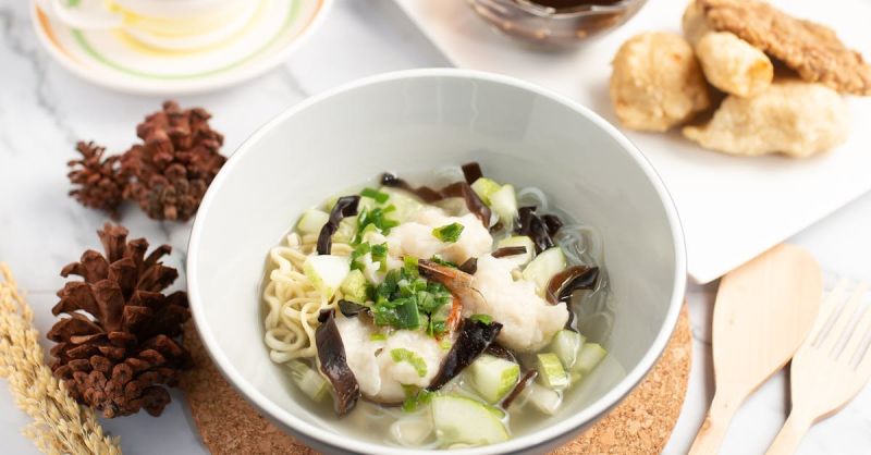 Soubor:192 Studená okurková polévka s květy šalvěje sličné 5.jpg