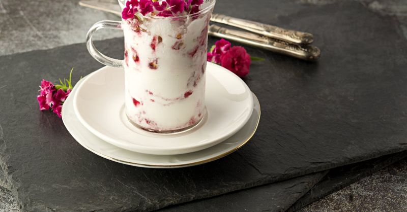 Soubor:306 Tvaroh s růžemi 4.jpg