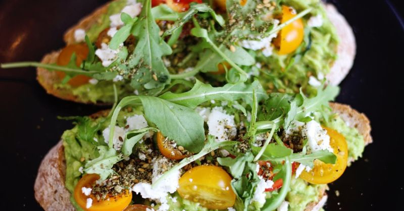 Soubor:446 Avokádo s rajčaty a mátou.jpg