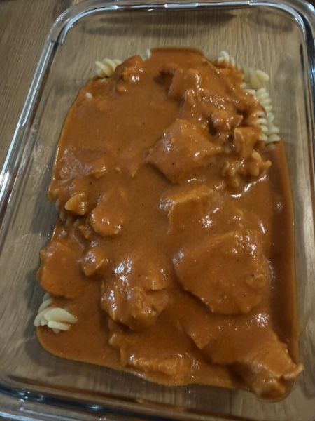 Soubor:Kuře na paprice s fusilli 04.jpg